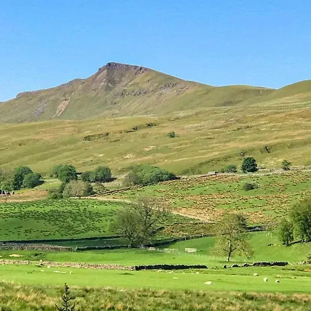 بيت للعطل Castle Cottages كيركبي ستيفين