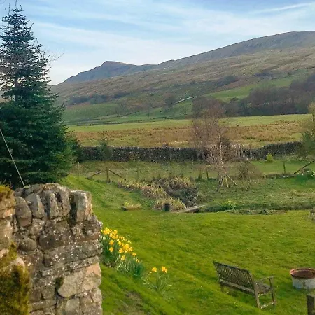 Castle Cottages *
